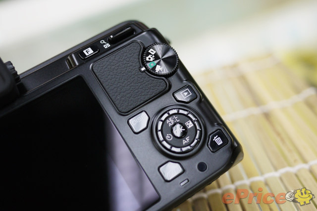 尼康 Nikon 1 V1、J1 新机到货,开箱试玩! 尼康 Nikon 1 V1、J1 新机到货,开箱试玩!