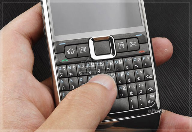 新闻 - 瘦身成功!?Nokia E71 外表靓、内在更吸引